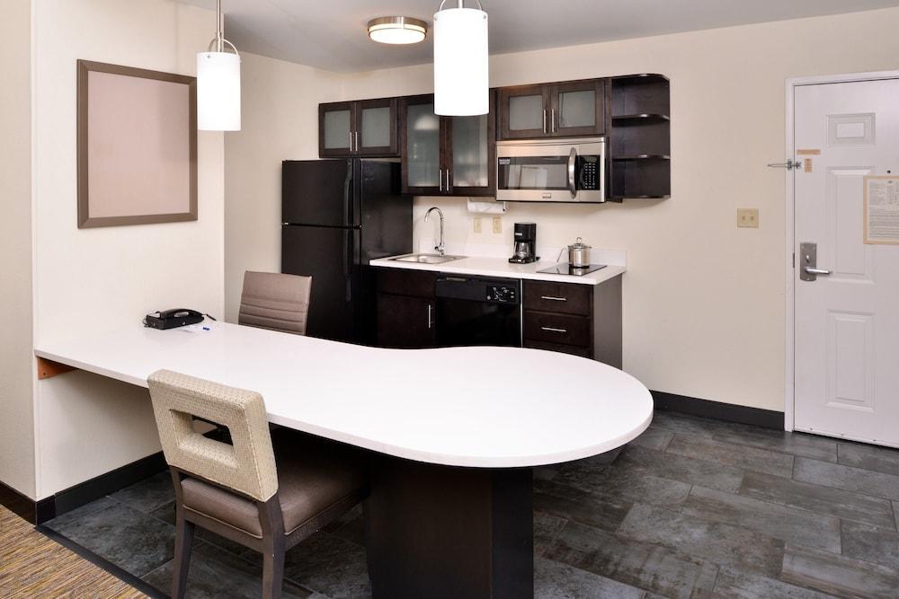 Candlewood Suites Winchester By Ihg Eksteriør billede